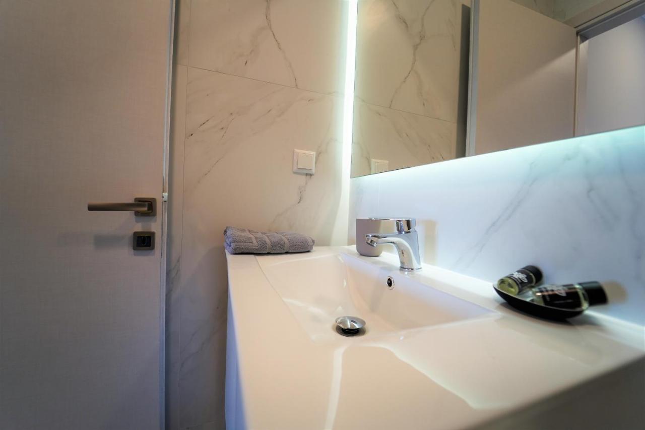 Moonlight Suites Parga Luaran gambar